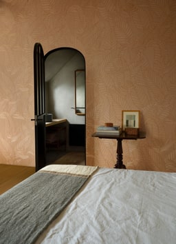 Strelitzia in een interieur, kleur Camel — niet de kleur van dit product